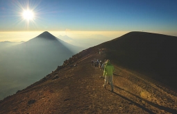 VOLCAN DE ACATENANGO Y ANTIGUA GUATEMALA